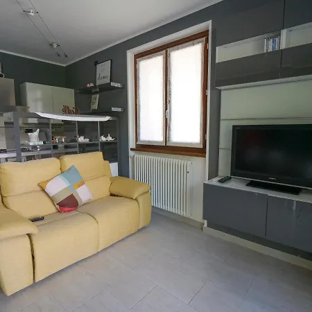 Full Of Colour Apartment Bellano