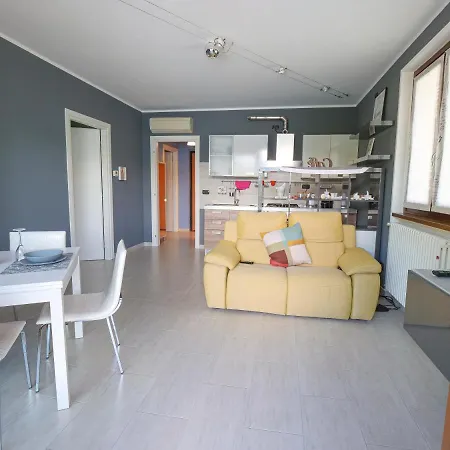 아파트 Full Of Colour